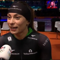 Femke Kok voor de camera van de NOS