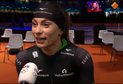 Femke Kok voor de camera van de NOS