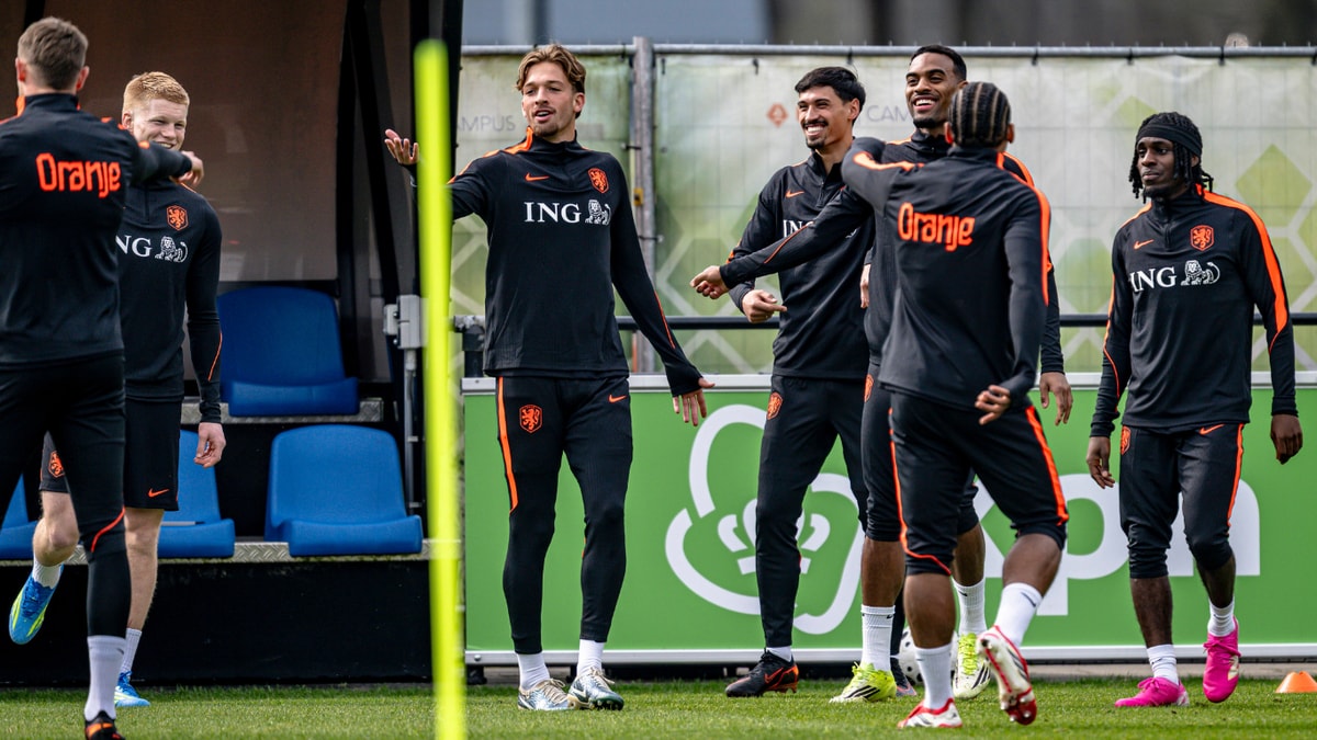 Het Nederlands elftal tijdens een training