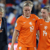 Teleurstelling bij Wieke Kaptein (links) en Jackie Groenen