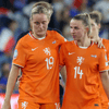 Teleurstelling bij Wieke Kaptein (links) en Jackie Groenen