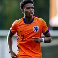 Jerayno Schaken in het shirt van Nederland O17