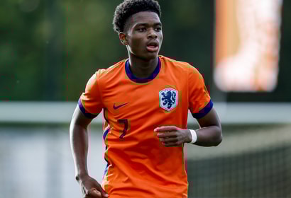Jerayno Schaken in het shirt van Nederland O17