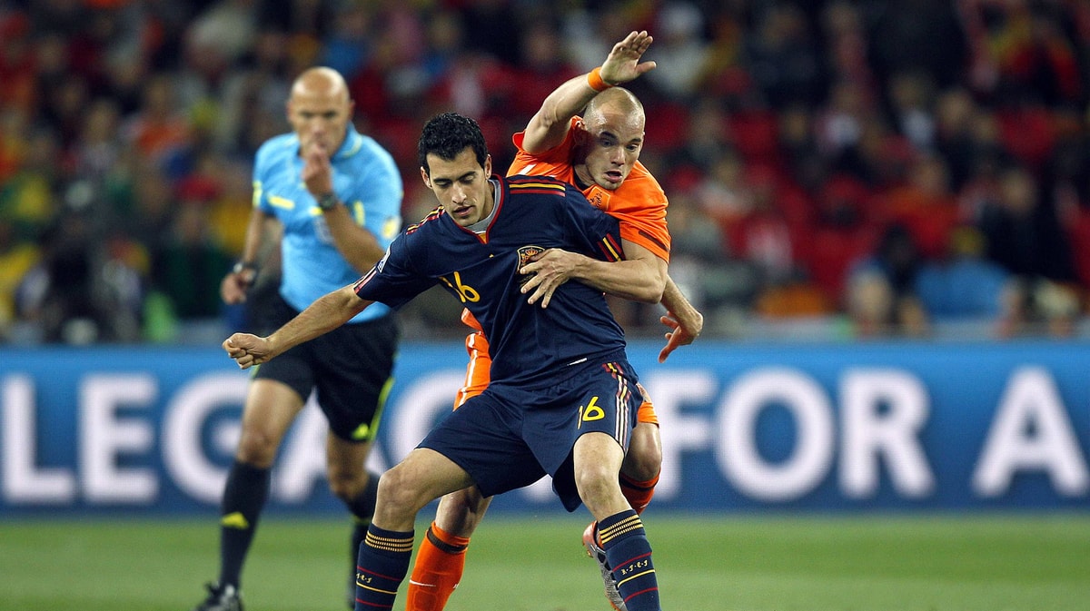 Sergio Busquets tegen het Nederlands Elftal