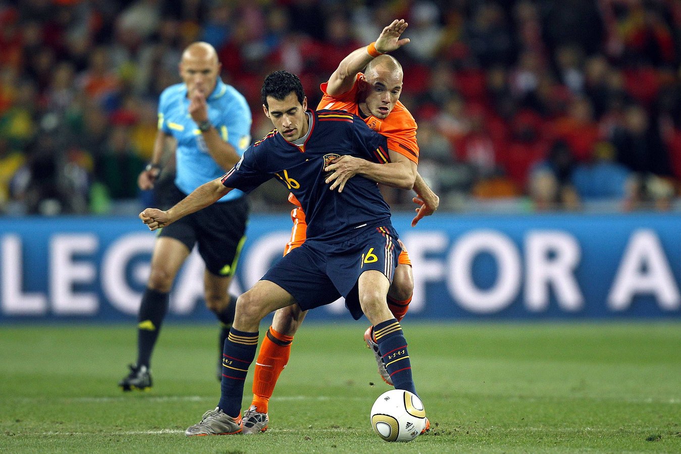 Sergio Busquets tegen het Nederlands Elftal