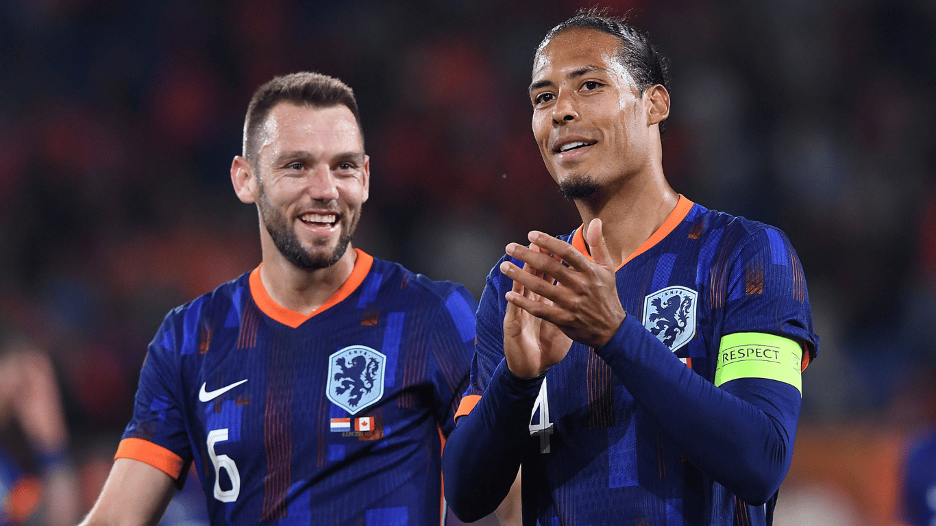 Stefan de Vrij en Virgil van Dijk na Nederland - Canada