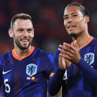 Stefan de Vrij en Virgil van Dijk na Nederland - Canada