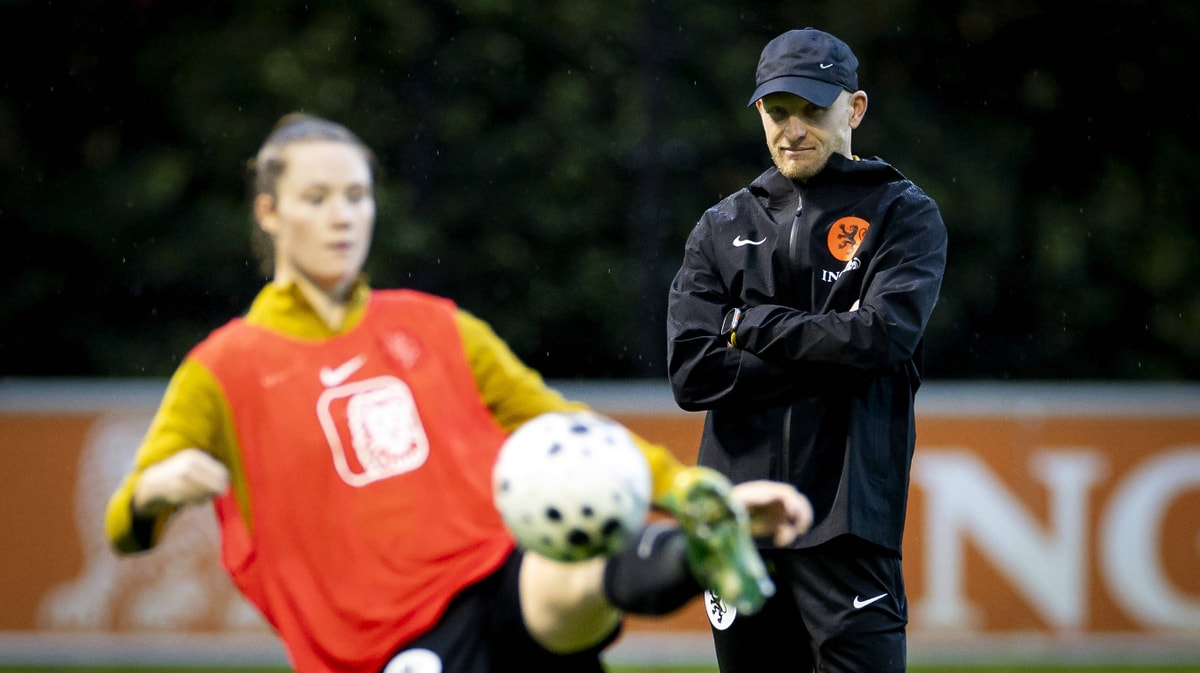 Arjan Veurink, bondscoach van de Oranje Leeuwinnen