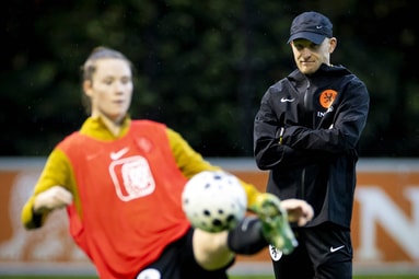 Arjan Veurink, bondscoach van de Oranje Leeuwinnen