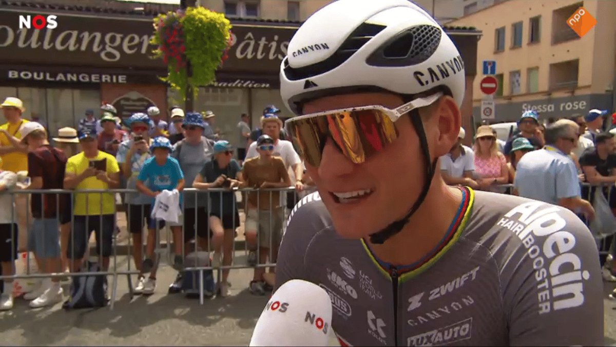 Mathieu van der Poel voor de camera van de NOS