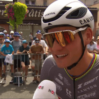 Mathieu van der Poel voor de camera van de NOS