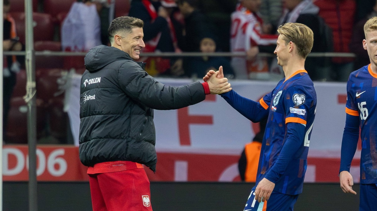 Frenkie de Jong met Robert Lewandowski