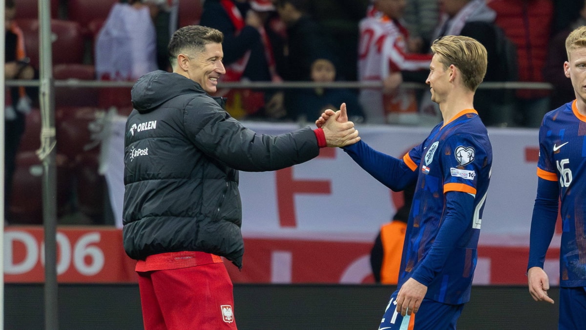 Frenkie de Jong met Robert Lewandowski
