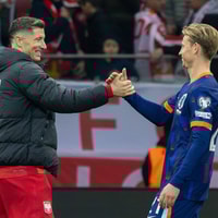 Frenkie de Jong met Robert Lewandowski