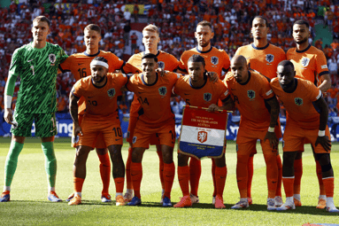 De opstelling van Oranje tegen Oostenrijk 