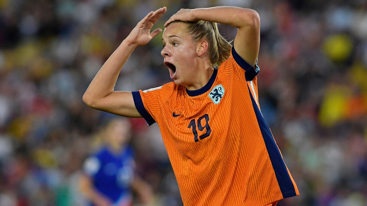 Eva Oude Elberink in actie voor Jong Oranje