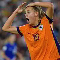 Eva Oude Elberink in actie voor Jong Oranje