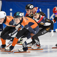 Michelle Velzeboer en Xandra Velzeboer tijdens de World Tour 