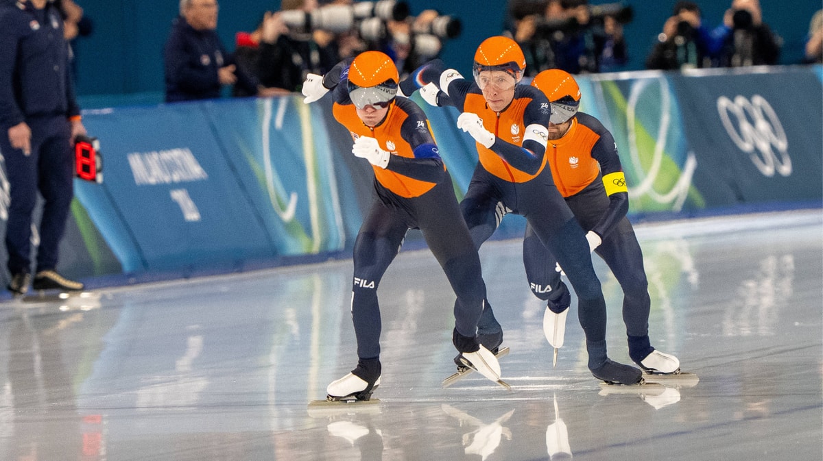 Stijn van de Bunt, Jorrit Bergsma en Chris Huizinga op de ploegenachtervolging