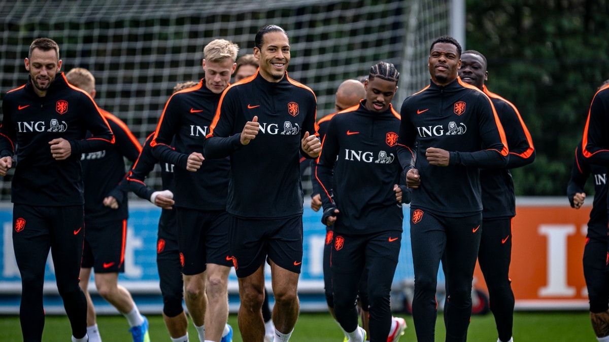 Het Nederlands elftal tijdens een training