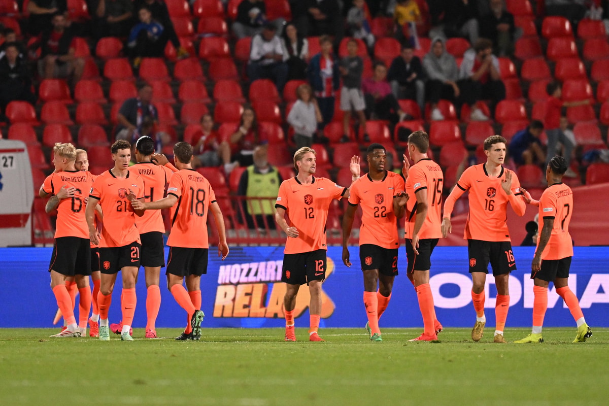 Nederland wint met 1-2 in en tegen Servië.