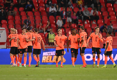 Nederland wint met 1-2 in en tegen Servië.