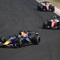 Max Verstappen haalt Lewis Hamilton in