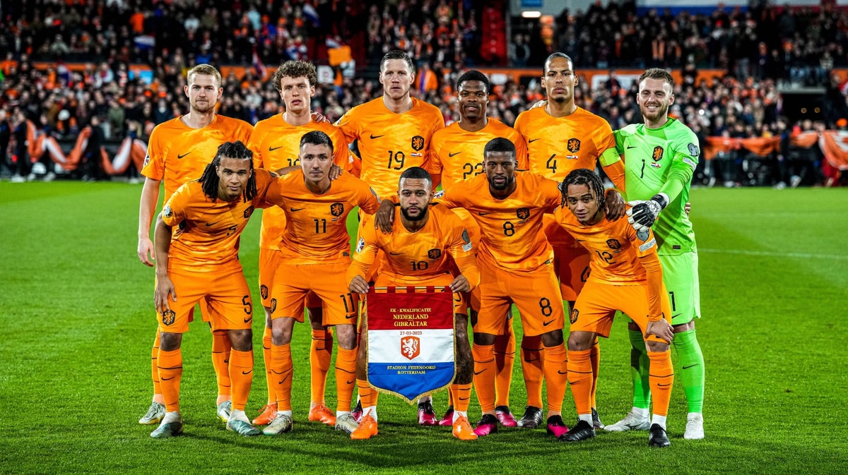 De opstelling van het Nederlands elftal in het EK-kwalificatieduel met Gibraltar