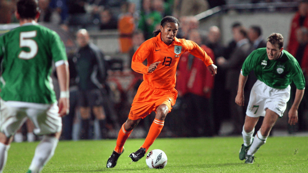 Urby Emanuelson in het shirt van het Nederlands elftal