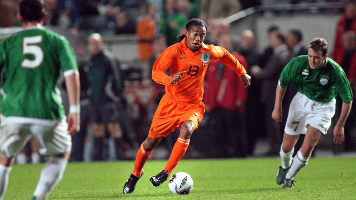 Urby Emanuelson in het shirt van het Nederlands elftal