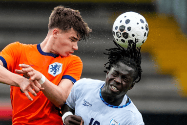 Wouter Goes in duel om de bal