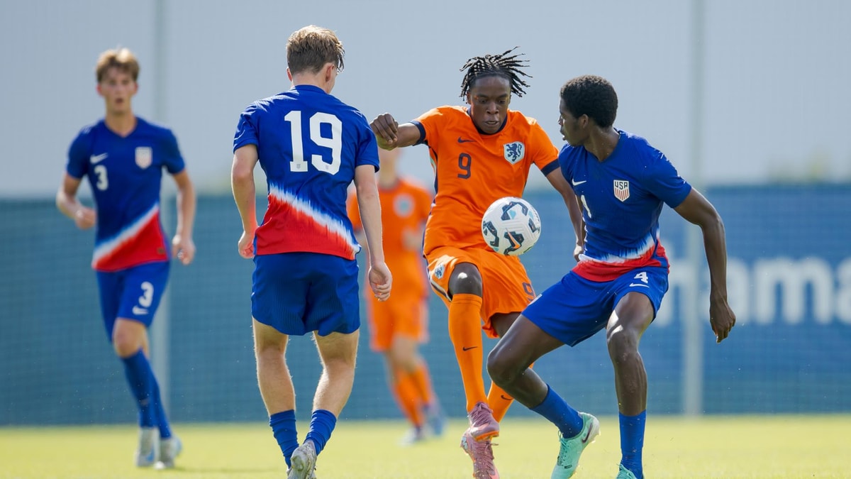 Kelson Puati in actie voor Oranje O17