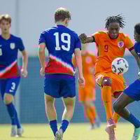 Kelson Puati in actie voor Oranje O17