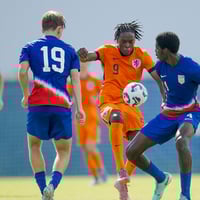 Kelson Puati in actie voor Oranje O17