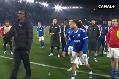 Emmanuel Emegha wordt uitgefloten door zijn eigen fans