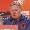 Ronald Koeman tijdens een persconferentie van het Nederlands elftal