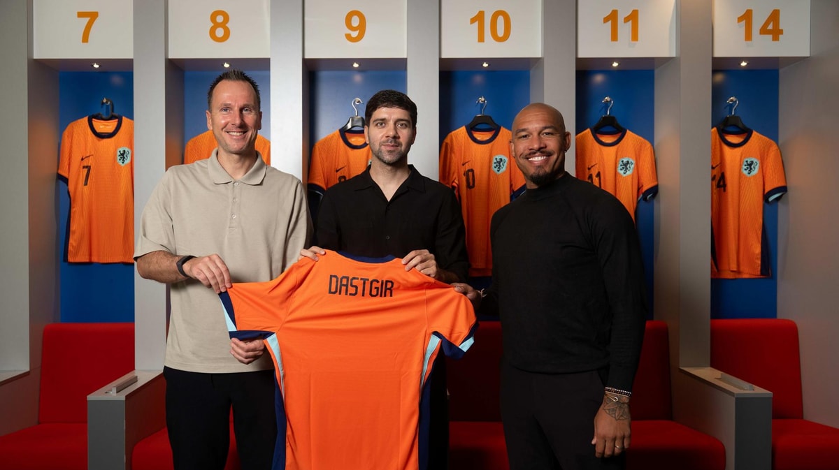 Anoush Dastgir (midden) met Alexander Palland en Nigel de Jong