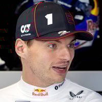 Max Verstappen in gesprek met Christian Horner