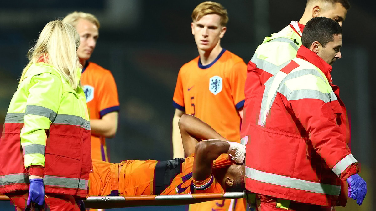 Antoni Milambo raakt zwaar geblesseerd bij Jong Oranje