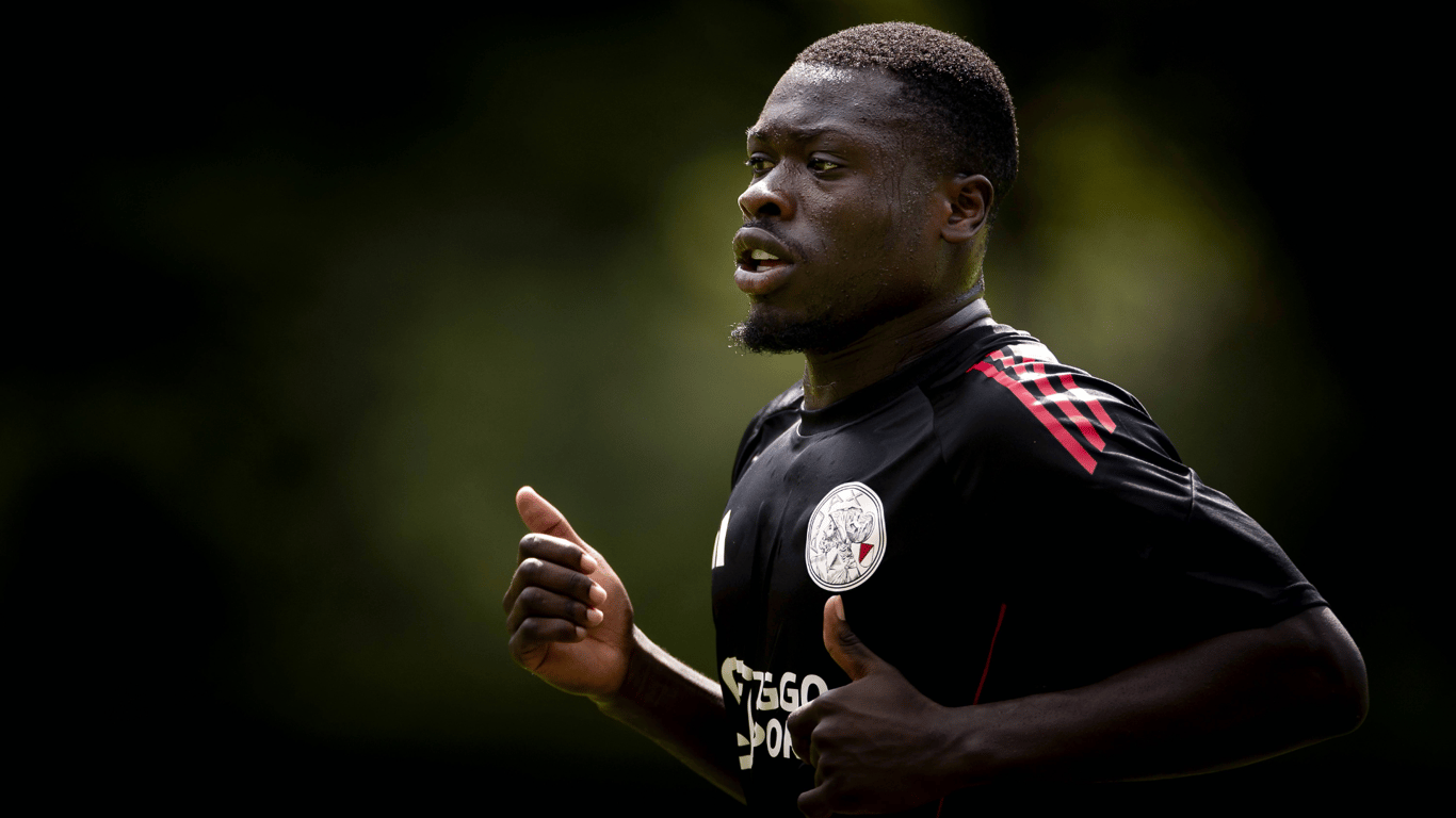 Brian Brobbey in het shirt van Ajax