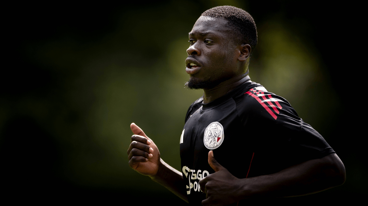 Brian Brobbey in het shirt van Ajax