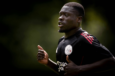 Brian Brobbey in het shirt van Ajax