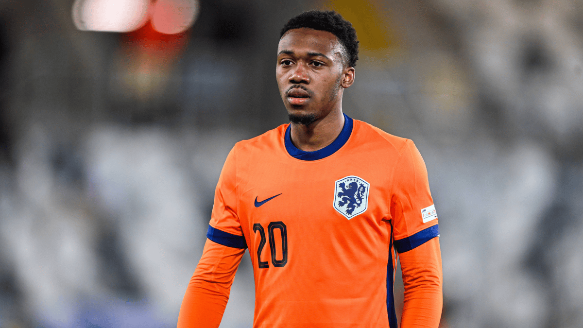 Antoni Milambo in actie voor Jong Oranje