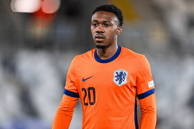 Antoni Milambo in actie voor Jong Oranje