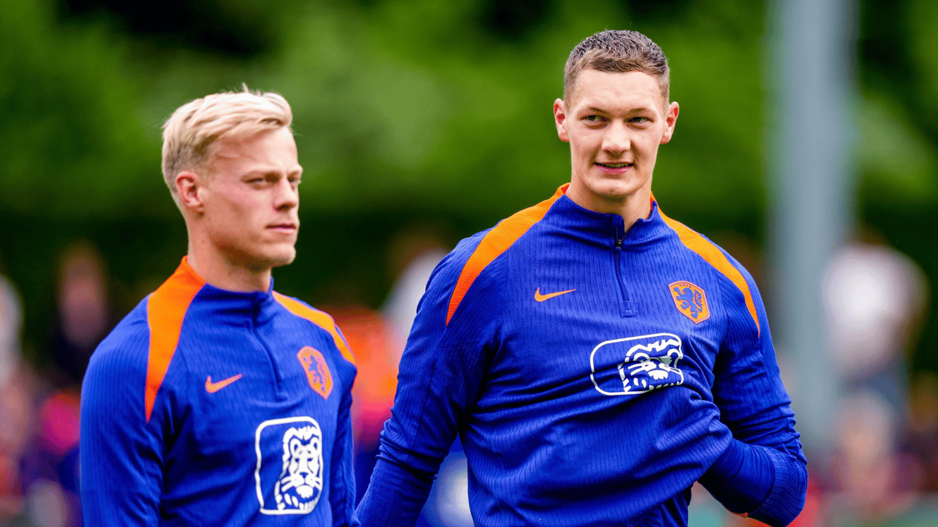 Kjell Scherpen en Jan Paul van Hecke bij het Nederlands elftal