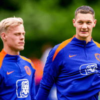 Kjell Scherpen en Jan Paul van Hecke bij het Nederlands elftal