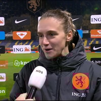 Vivianne Miedema voor de camera van de NOS