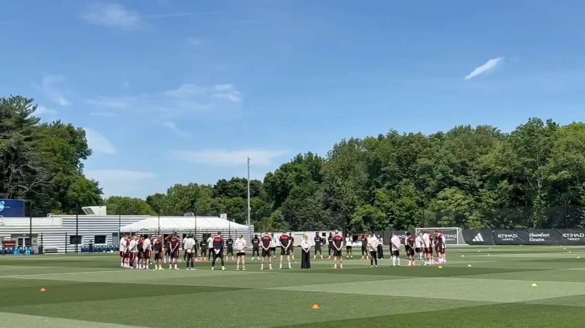 Oranje houdt één minuut stilte ter nagedachtenis aan Hans Jorritsma (77)