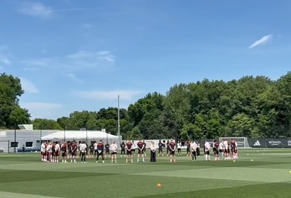 Oranje houdt één minuut stilte ter nagedachtenis aan Hans Jorritsma (77)