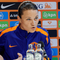 Sherida Spitse tijdens de persconferentie van de Oranje Leeuwinnen